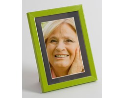 Foto ramka na zdjęcie z czarnym passepartout zielone jabłko 24x30 cm