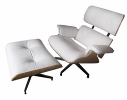 Fotel z podnóżkiem inspirowany Eames Lounge Chair / biały / dąb