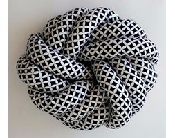 Poduszka supeł knot pillow NEST karo