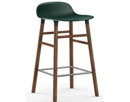 Normann Copenhagen Form, zielony stołek barowy, orzech w dwóch wysokościach