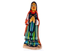 Rzeźba z drewna - Matka Boska z różańcem w stroju ludowym - 25 cm