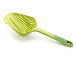Łyżka cedzakowa SCOOP PLUS duża, zielona - Joseph Joseph - DECOSALON - Zakupy bez ryzyka